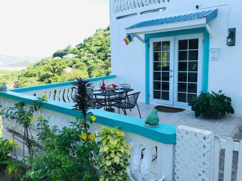 Chique Retreat Sea View Spacious Apartment in Vieux Fort