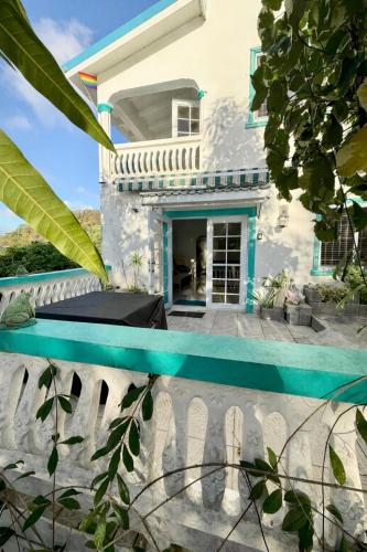 Chique Retreat Sea View Spacious Apartment in Vieux Fort