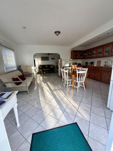 Chique Retreat Sea View Spacious Apartment in Vieux Fort