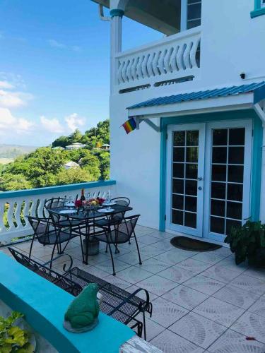 Chique Retreat Sea View Spacious Apartment in Vieux Fort