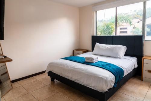 Casa con piscina temperada en Villa Club — other in 44, 091910, Amalia Ecuador, 091910