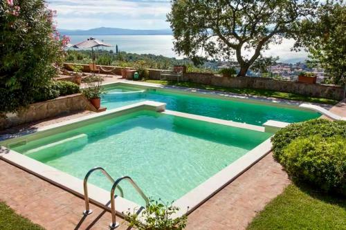 Historic Villa With Spa Near Cortona And Assisi gîte à louer Passignano sul Trasimeno