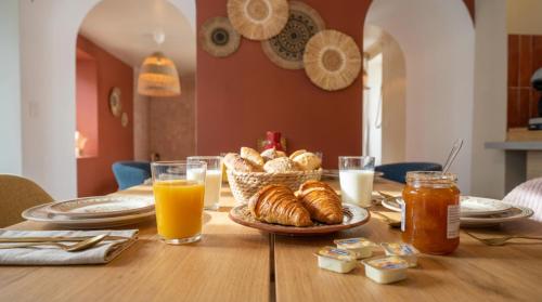 Ēdiens un dzērieni, Suite Marrakech avec jacuzzi privatif Love Room romantique proche Toulouse in Auterive (Midi-Pyrenees)