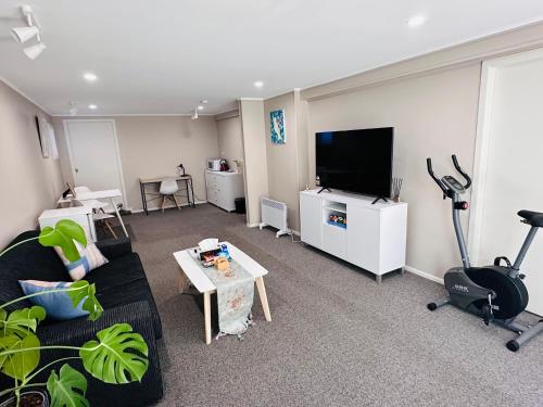 Large 1BR Suite and Private Lounge – khách sạn tại Matua