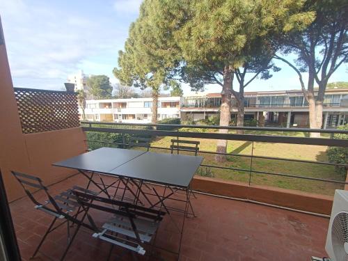 Studio cabine climatisé avec parking et terrasse à 500m des plages - FR-1-776-146