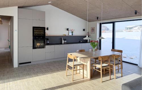 Kitchen, 4 Bedroom Beautiful Home In Haderslev in Haderslev