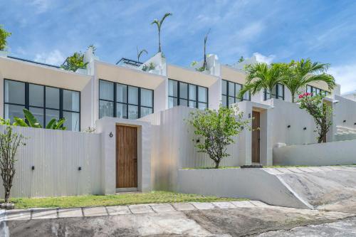 Zaya - Modern 2BR Villa with Rooftop Tub & Ocean Views - image 3
