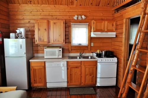 Peaceful Lakefront Cabin with Loft, Beach Access & Sunset Views in Buchanan Dam, Texas in Buchanan Dam