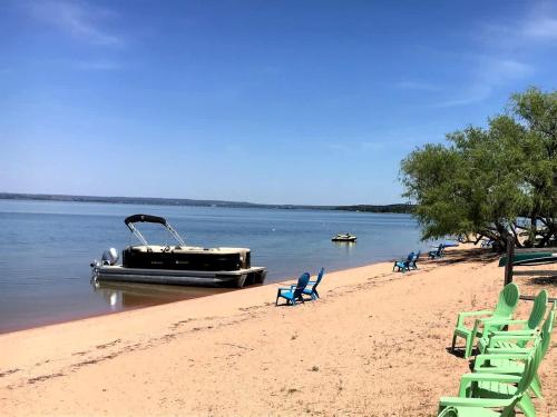 Peaceful Lakefront Cabin with Loft, Beach Access & Sunset Views in Buchanan Dam, Texas in Buchanan Dam