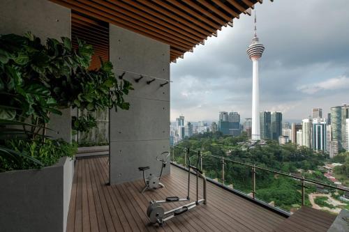 Ceylonz Suites KLCC Infinity Pool by KL Tower View - image 5