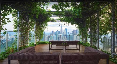 Ceylonz Suites KLCC Infinity Pool by KL Tower View - image 4