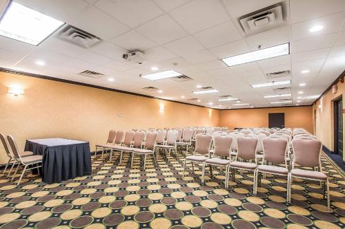 Clarion Inn Elmhurst - Oakbrook - image 33