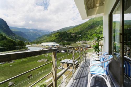 Walnut Riverside Resort in Shogran