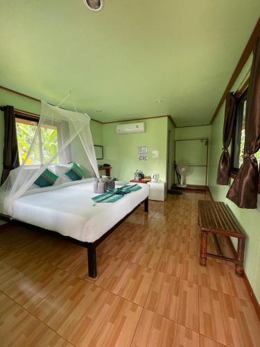 Khao Sok River & Jungle Resort