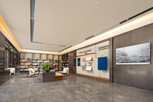 Atour Hotel Tonghui North Road Qianjiang Century City - image 3