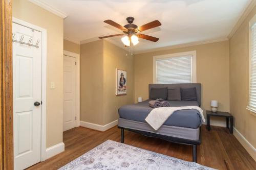Large BnB - The White House & Cottage in Columbus, USA
