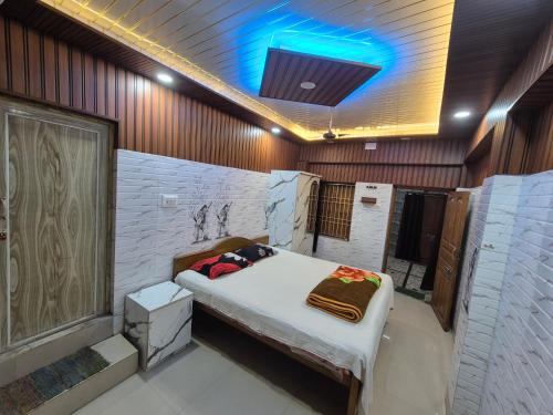 New Suvam Lodge & Hotel in Mayapur