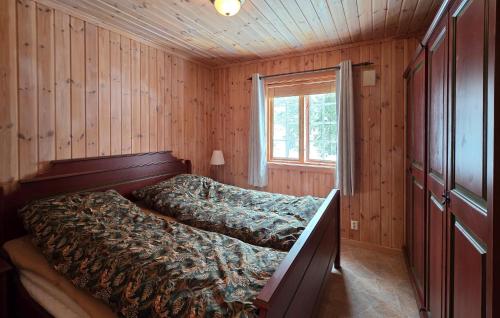 Gorgeous Home In Flatdal With Sauna in 弗拉特達爾