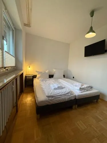ALL IN APARTMENTS 2141OG 4 Schlafzimmer mit Terrasse ,Küche, Bad, Würzburg, Versbach in Würzburg, Deutschland