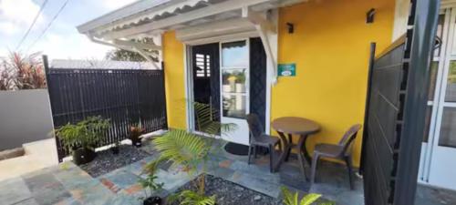 Gîtes les colibris jaunes, appartement 2 Pomme cannelle avec piscine à Marie-Galante, Guadeloupe – khách sạn tại Capesterre-de-Marie-Galante