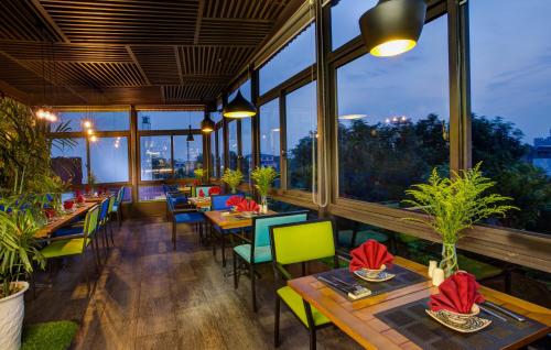 Restaurant, Hanoi La Selva Hotel in Hanoi