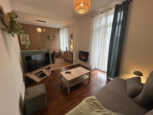 Grand et chaleureux appartement proche Kinepolis