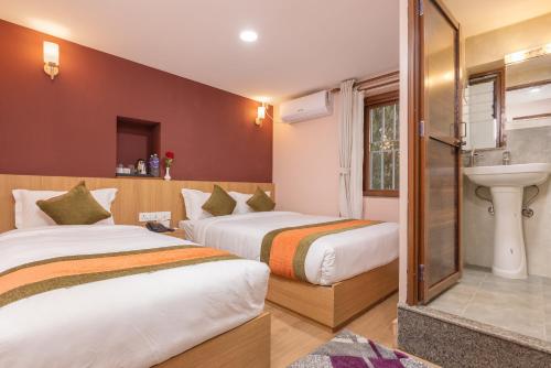 Deluxe Room (2 Adults + 1 Child)