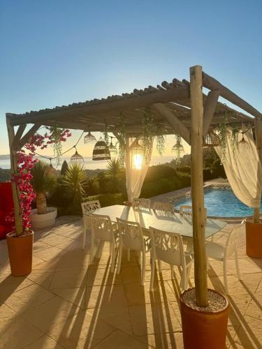 VILLA JUCANOS - Vue mer panoramique Golfe de St-Tropez – khách sạn tại Le Paradou