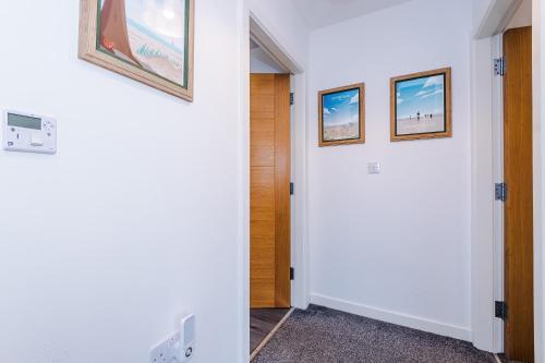 Centrally Located Formby Flat by 53 Degrees Property, Perfect for Work & Leisure in 福姆比