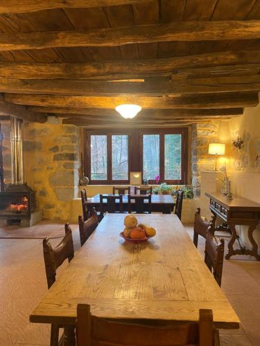 Restoran, Casa Rural Ecologica Kaano Etxea el Bosque y la Naturaleza Sentir in Jaunsaras