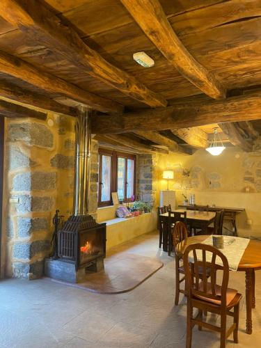 Restoran, Casa Rural Ecologica Kaano Etxea el Bosque y la Naturaleza Sentir in Jaunsaras
