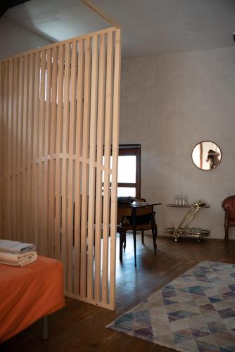 Spacious Studio, lake view and bath