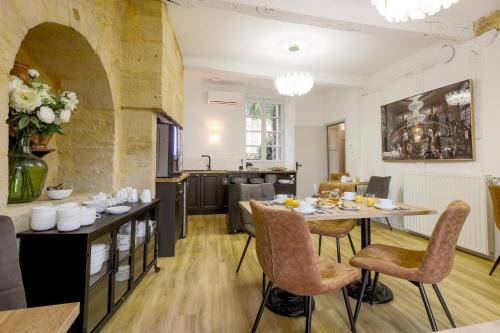 餐廳, La Villa des Consuls - Gite de tourisme de charme in 薩爾拉拉卡內達市中心