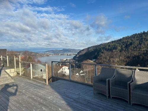 Large, spacious single-family home with good views – khách sạn tại Olsvik