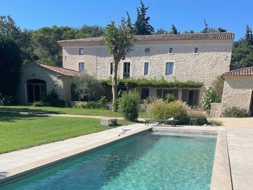 Très belle maison familiale avec piscine (Tres belle maison familiale avec piscine) in La Batie-Rolland