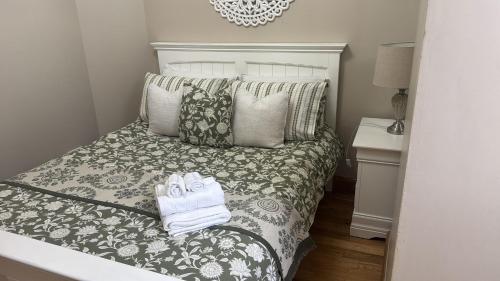 Dernvale House - Double Room - sleeps 2 - Caledon