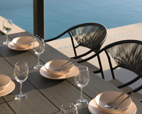Venerato Villas Ampela & Apolonia, with Pool, Spa Whirlpool & Heritage, By ThinkVilla in Paliani