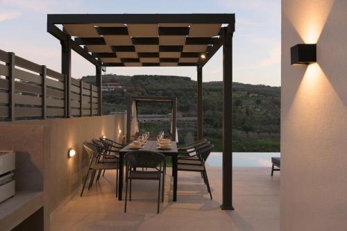 Venerato Villas Ampela & Apolonia, with Pool, Spa Whirlpool & Heritage, By ThinkVilla in Paliani