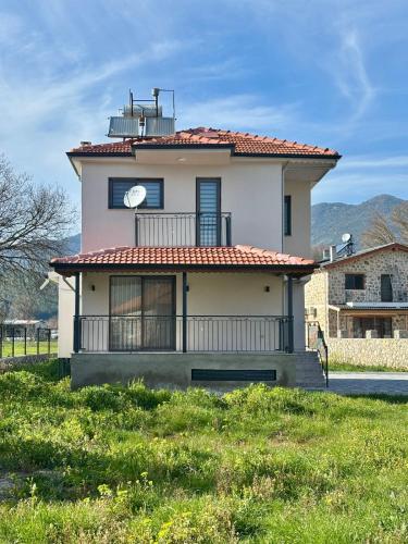 Escape from the City - Detached House with Garden in İncirköy – khách sạn tại Uzumlu