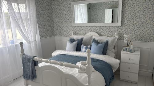 Dernvale House -Double Room sleeps 2 - Caledon