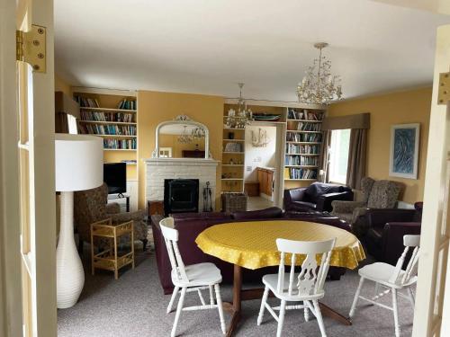Spacious house with sea and mountain views, Co. Kerry in Kilnanare