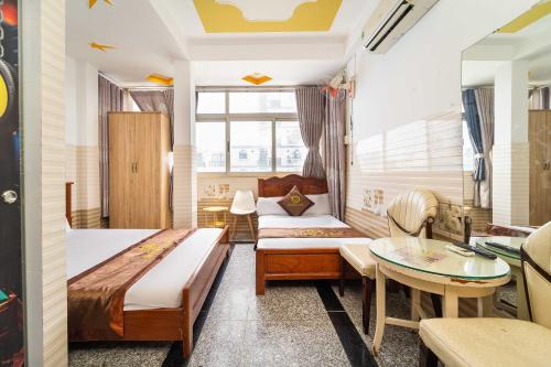 room detail thumbnail 1