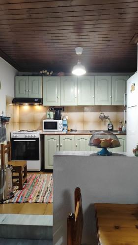 Bee Hive's Country House in Kypseli