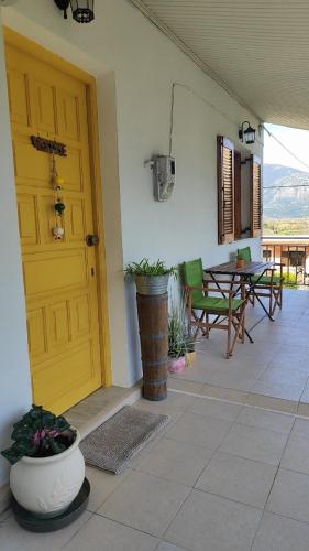 Balcony/terrace, Bee Hive's Country House in Kypseli
