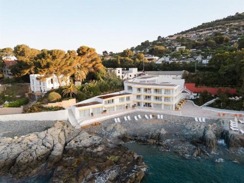 Les Roches Rouges, a Beaumier hotel in Saint-Raphael
