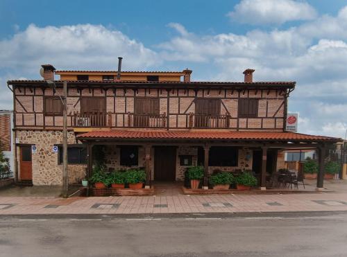 Hostal Los Rosales in Tejeda De Tietar