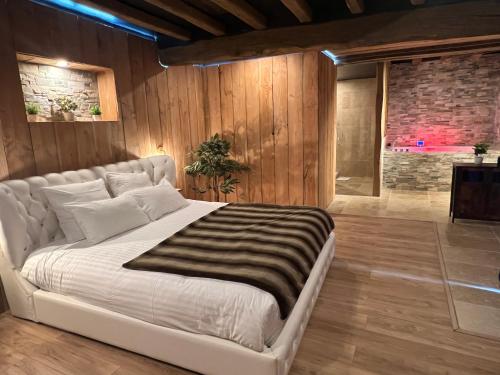 Стая за гости, Maison romantique avec jacuzzi privatif in Mittainville