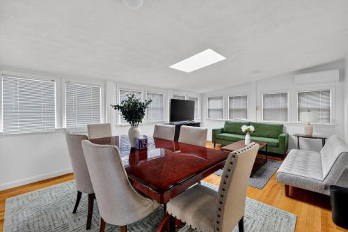 Cozy&Spacious 7Br home in Malden w free Parking in 馬爾登