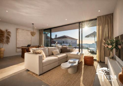 Yuna - Ultimate Surf Lodge in Vila Nova De Anha
