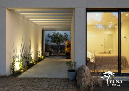 Yuna - Ultimate Surf Lodge in Vila Nova De Anha